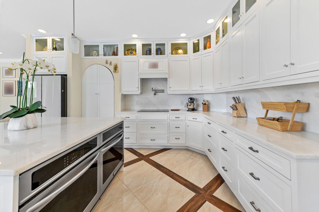 For Sale: $1,400,000 (6 beds, 4 baths, 3963 Square Feet)