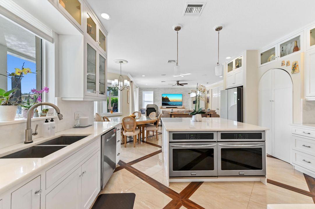 For Sale: $1,400,000 (6 beds, 4 baths, 3963 Square Feet)