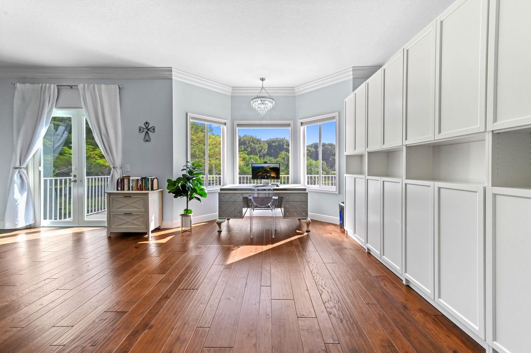 For Sale: $1,400,000 (6 beds, 4 baths, 3963 Square Feet)