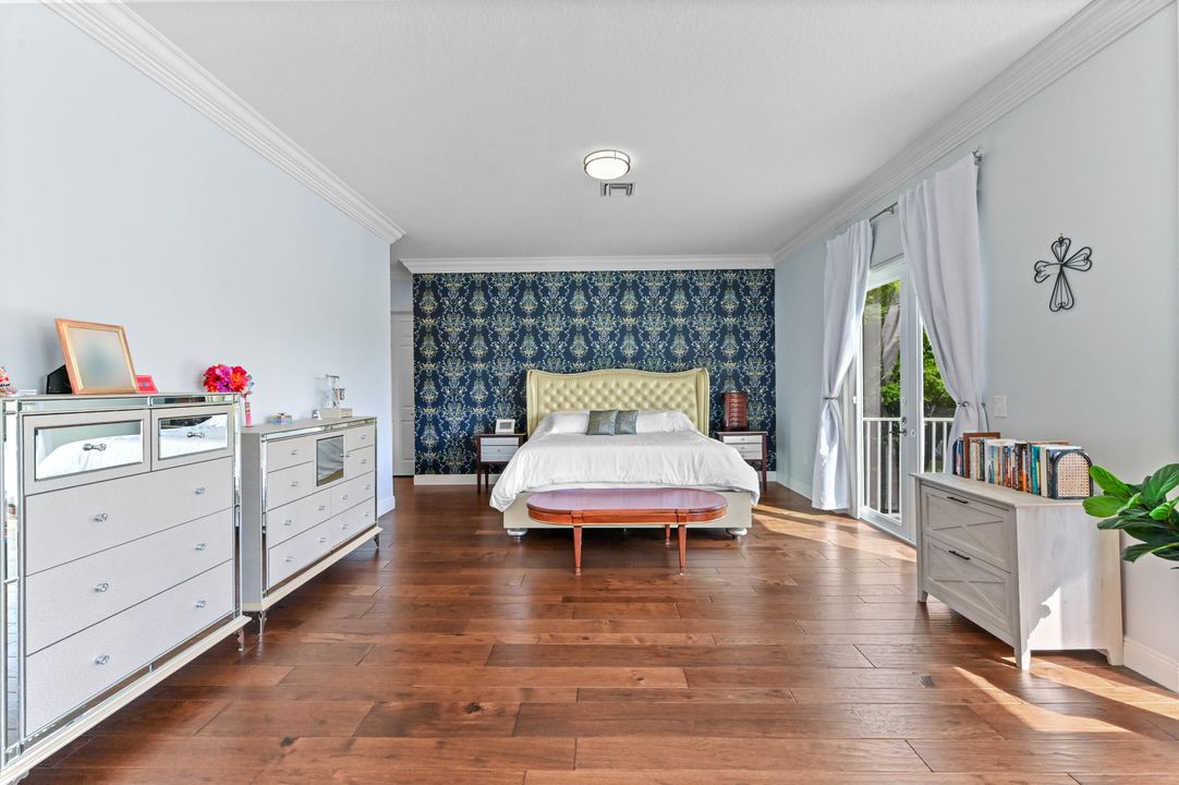 For Sale: $1,400,000 (6 beds, 4 baths, 3963 Square Feet)