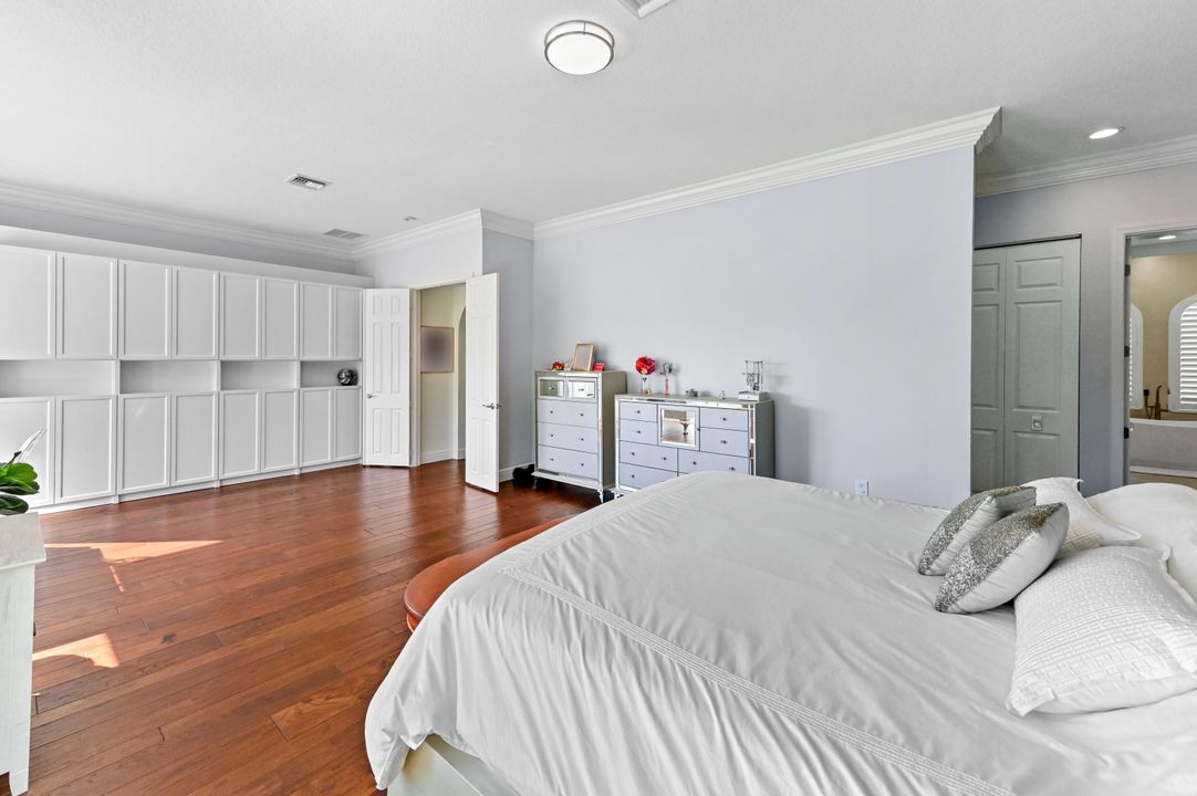 For Sale: $1,400,000 (6 beds, 4 baths, 3963 Square Feet)