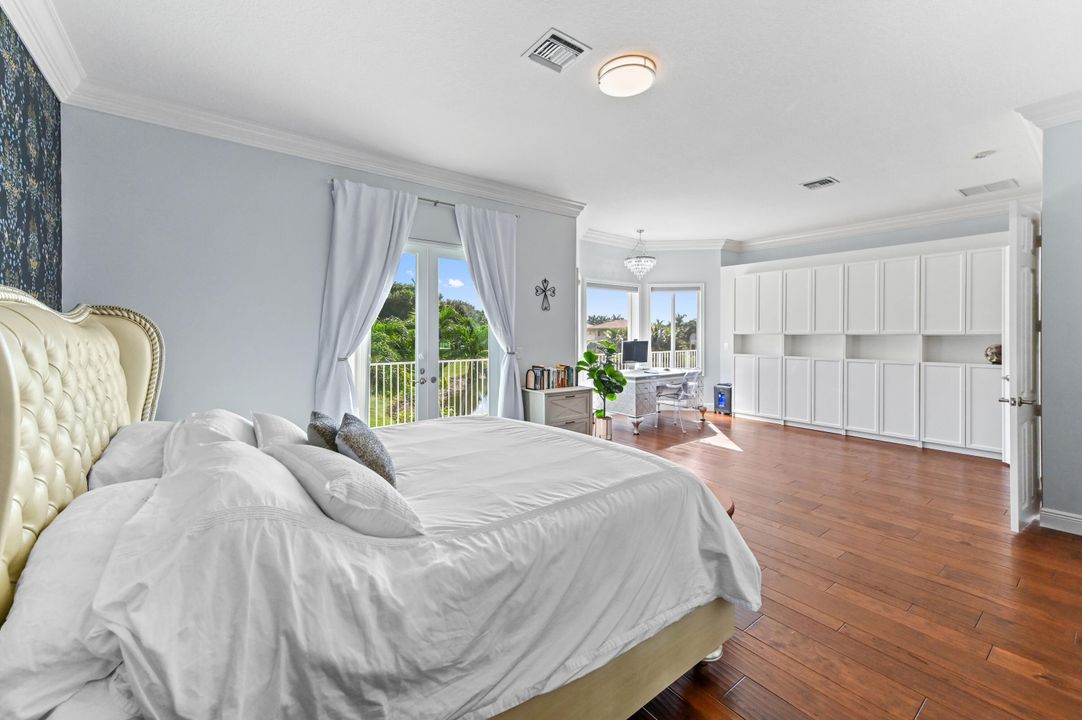 For Sale: $1,400,000 (6 beds, 4 baths, 3963 Square Feet)