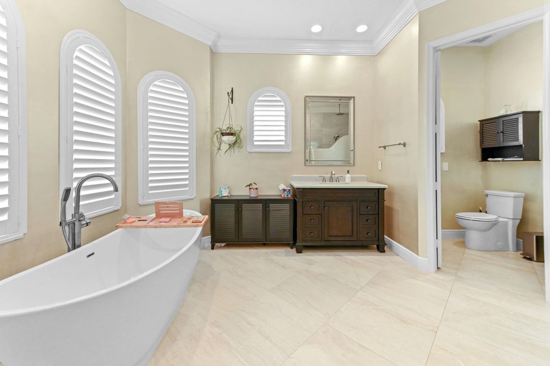 For Sale: $1,400,000 (6 beds, 4 baths, 3963 Square Feet)