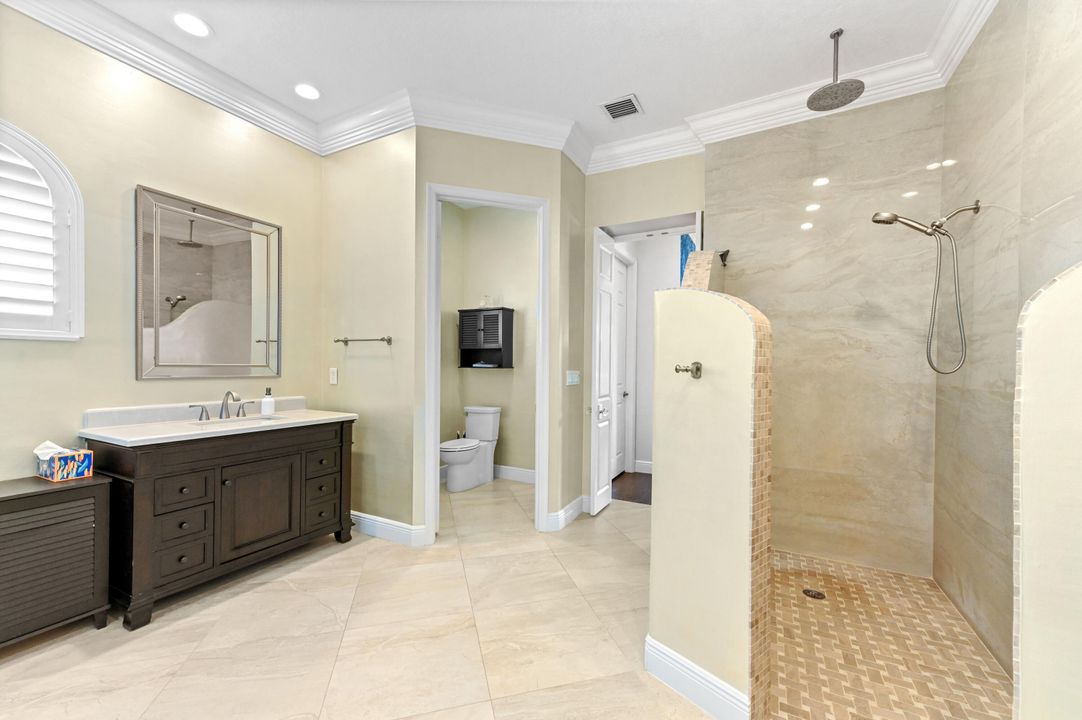 For Sale: $1,400,000 (6 beds, 4 baths, 3963 Square Feet)