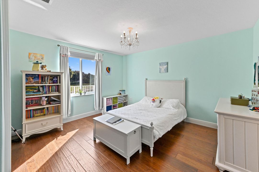 For Sale: $1,400,000 (6 beds, 4 baths, 3963 Square Feet)