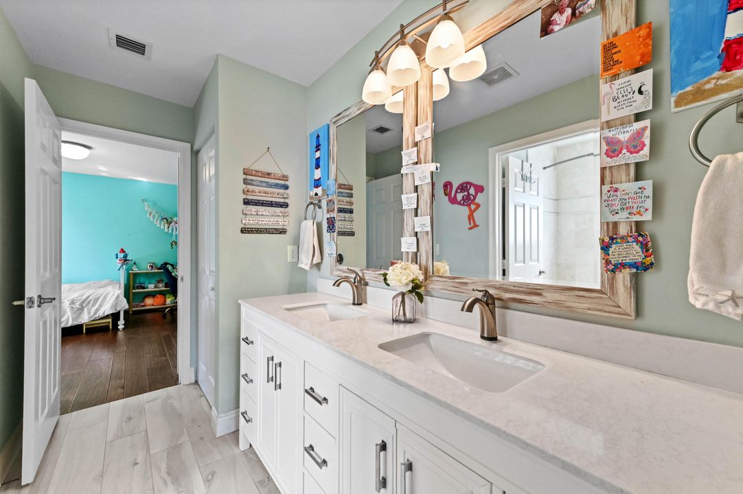 For Sale: $1,400,000 (6 beds, 4 baths, 3963 Square Feet)