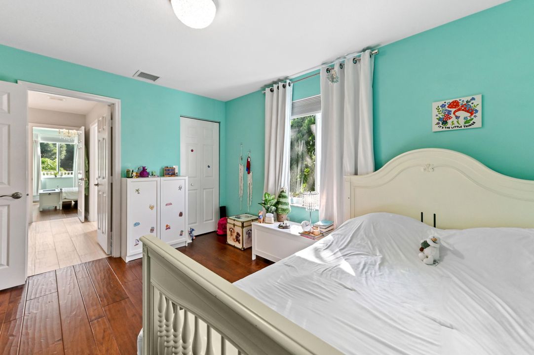 For Sale: $1,400,000 (6 beds, 4 baths, 3963 Square Feet)