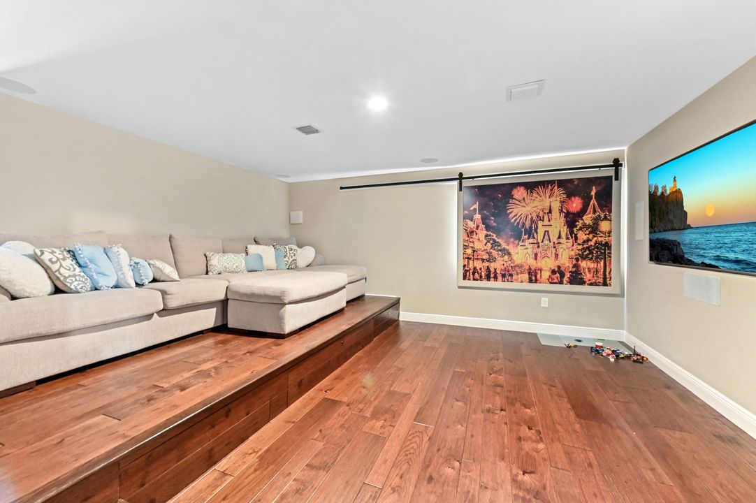 For Sale: $1,400,000 (6 beds, 4 baths, 3963 Square Feet)