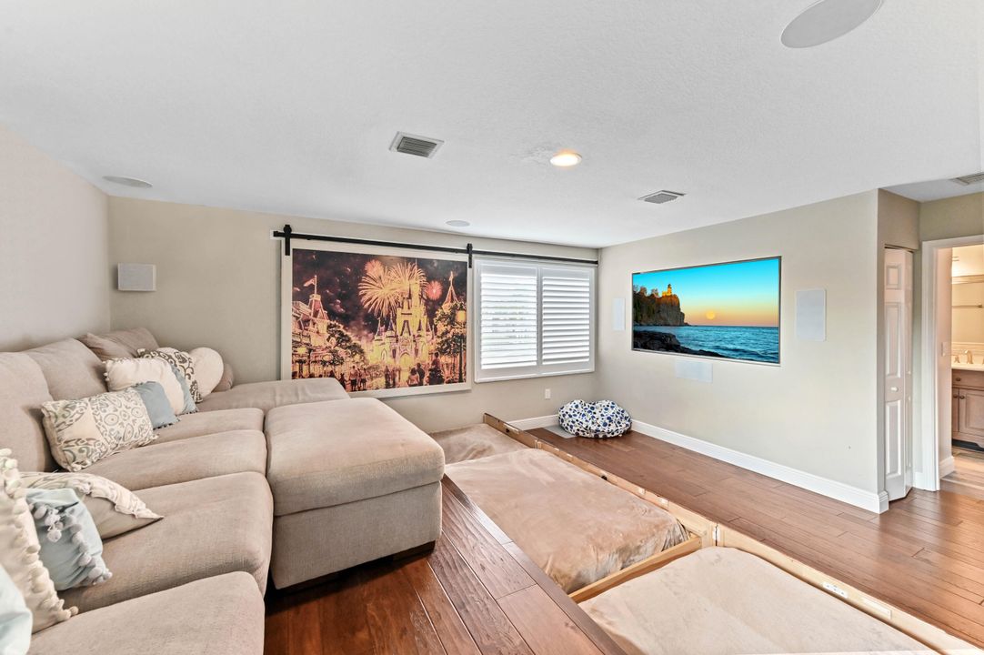 For Sale: $1,400,000 (6 beds, 4 baths, 3963 Square Feet)