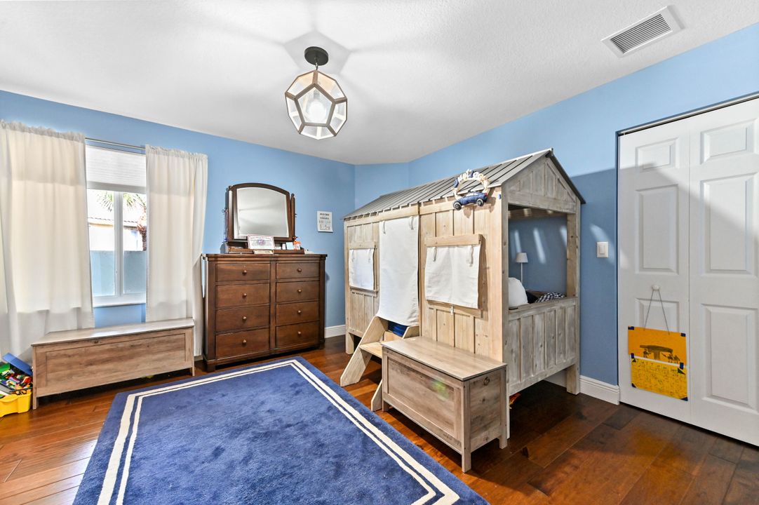 For Sale: $1,400,000 (6 beds, 4 baths, 3963 Square Feet)