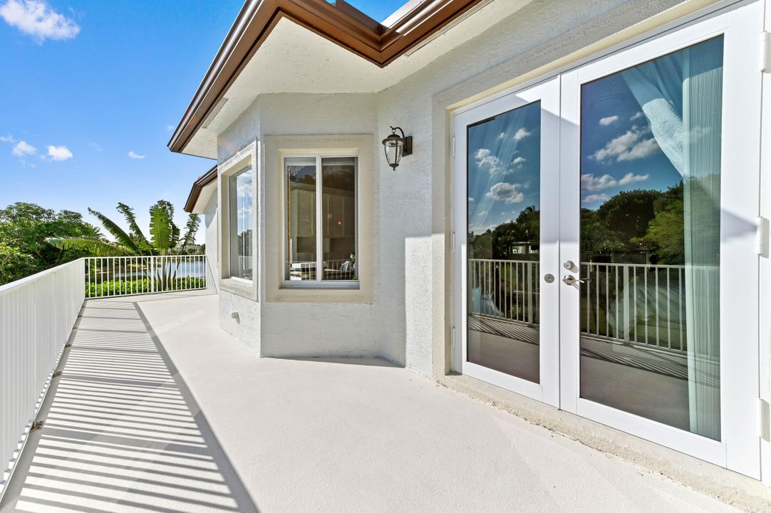 For Sale: $1,400,000 (6 beds, 4 baths, 3963 Square Feet)