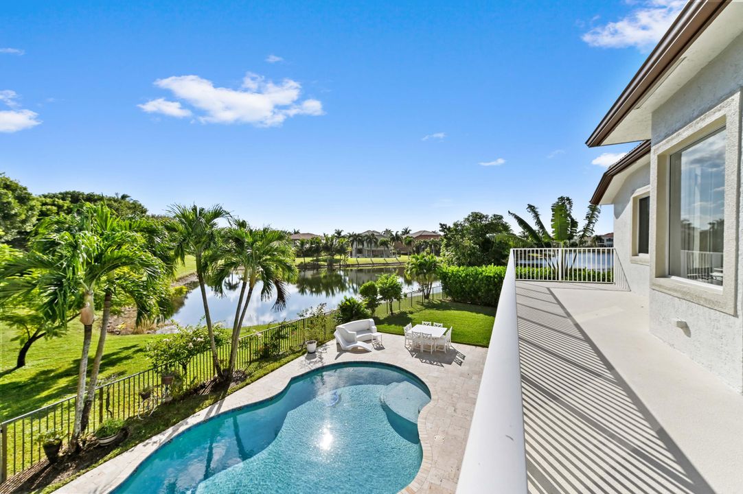 For Sale: $1,400,000 (6 beds, 4 baths, 3963 Square Feet)