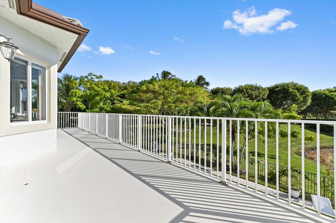 For Sale: $1,400,000 (6 beds, 4 baths, 3963 Square Feet)