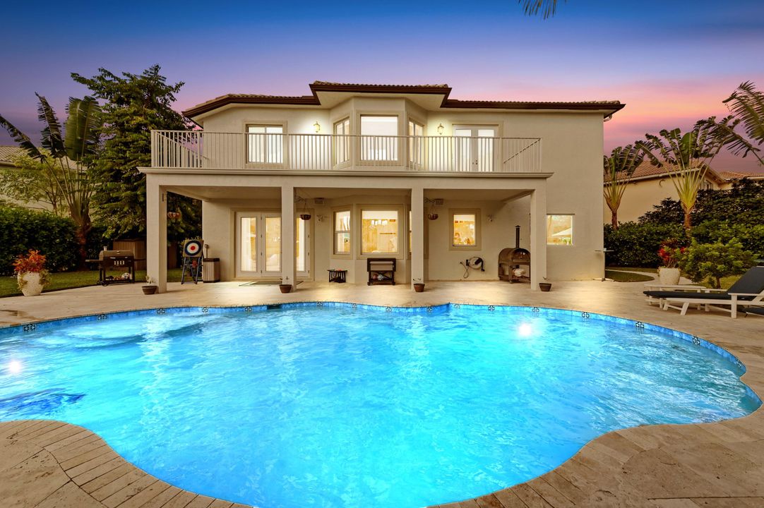 For Sale: $1,400,000 (6 beds, 4 baths, 3963 Square Feet)