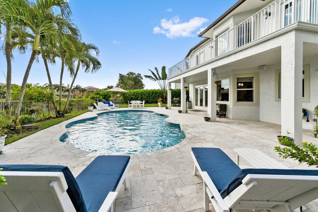 For Sale: $1,400,000 (6 beds, 4 baths, 3963 Square Feet)