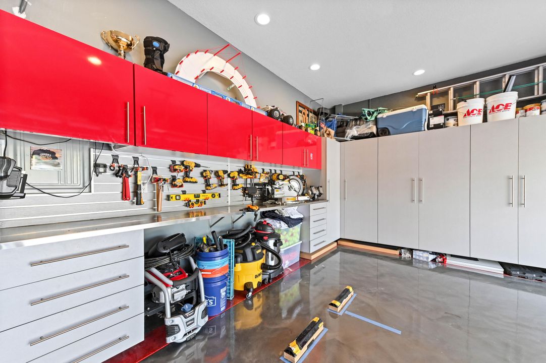 For Sale: $1,400,000 (6 beds, 4 baths, 3963 Square Feet)