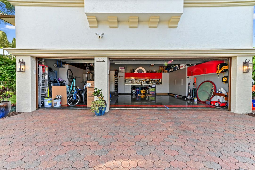 For Sale: $1,400,000 (6 beds, 4 baths, 3963 Square Feet)