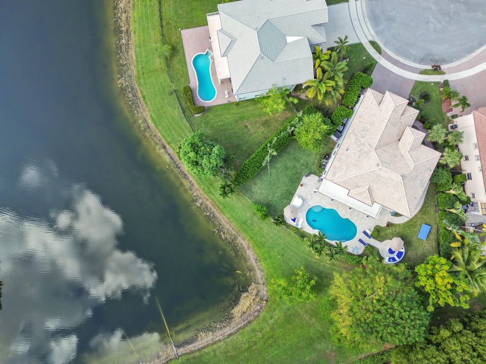 For Sale: $1,400,000 (6 beds, 4 baths, 3963 Square Feet)