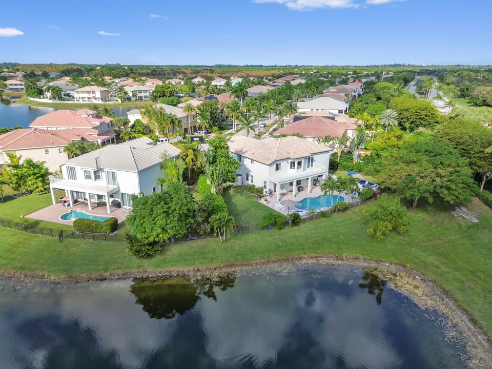 For Sale: $1,400,000 (6 beds, 4 baths, 3963 Square Feet)