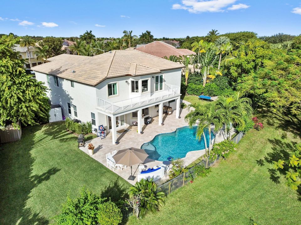 For Sale: $1,400,000 (6 beds, 4 baths, 3963 Square Feet)