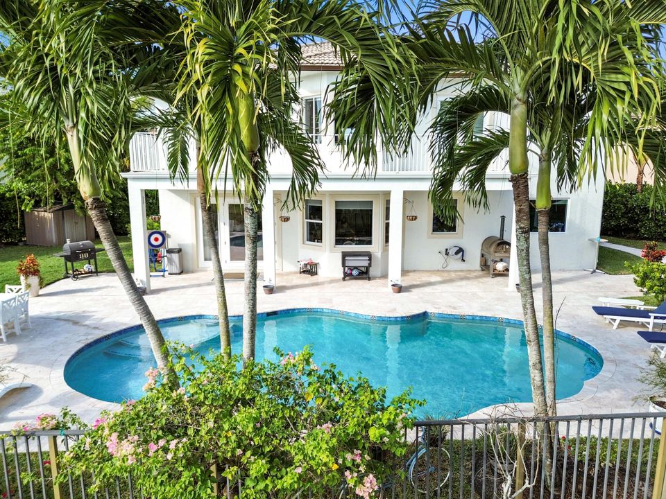 For Sale: $1,400,000 (6 beds, 4 baths, 3963 Square Feet)