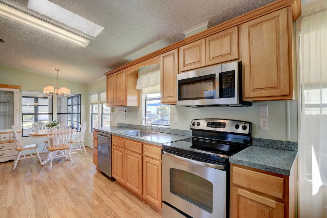 For Sale: $172,500 (2 beds, 2 baths, 1127 Square Feet)