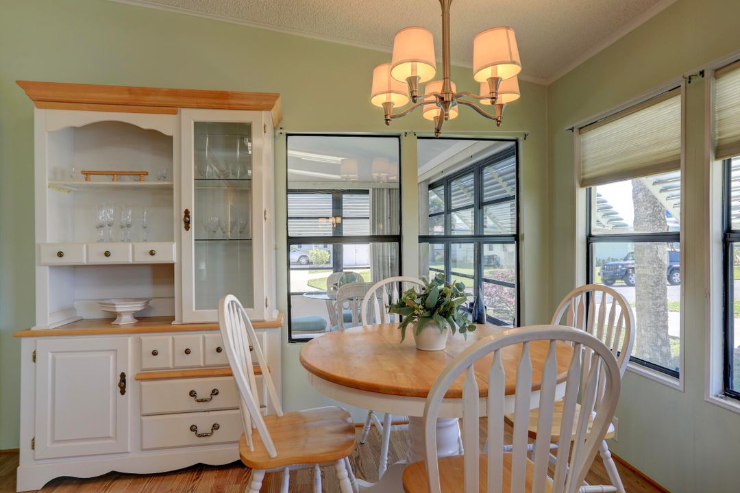 For Sale: $172,500 (2 beds, 2 baths, 1127 Square Feet)