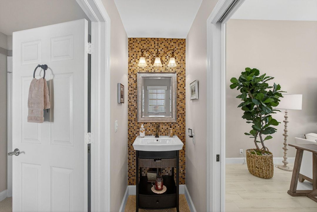 For Sale: $1,200,000 (3 beds, 2 baths, 2025 Square Feet)