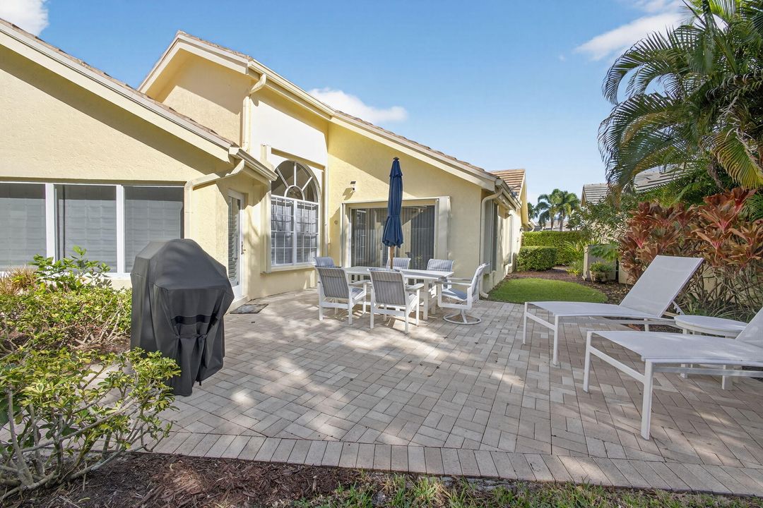 For Sale: $1,200,000 (3 beds, 2 baths, 2025 Square Feet)