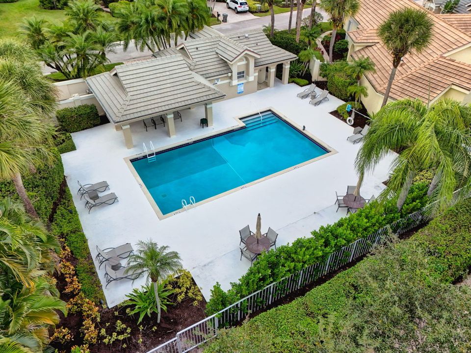 For Sale: $1,200,000 (3 beds, 2 baths, 2025 Square Feet)