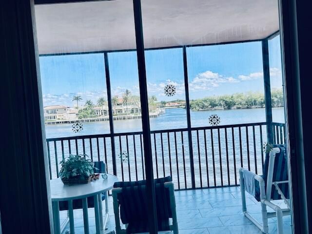 На продажу: $400,000 (2 спален, 2 ванн, 1029 Квадратных фут)