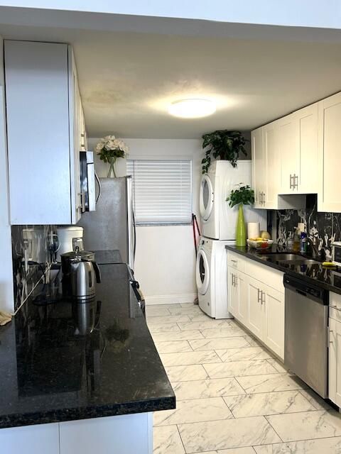 На продажу: $400,000 (2 спален, 2 ванн, 1029 Квадратных фут)