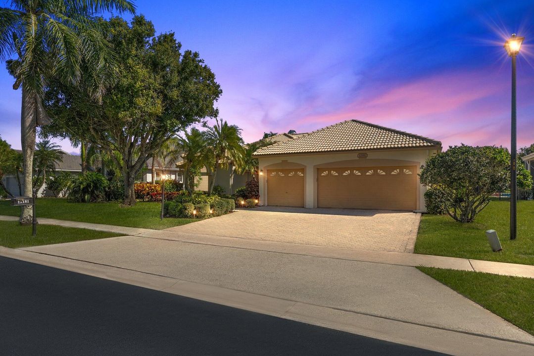 На продажу: $1,095,000 (4 спален, 3 ванн, 2728 Квадратных фут)