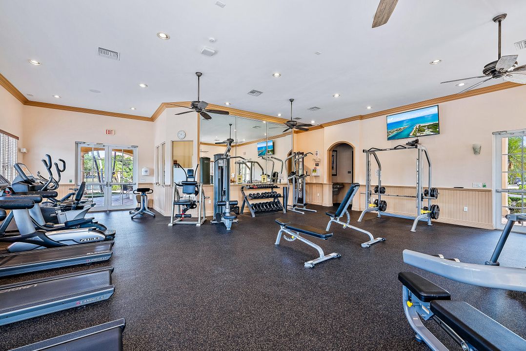 待售: $550,000 (2 贝兹, 3 浴室, 2056 平方英尺)