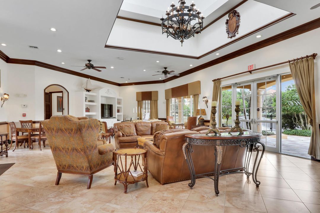 待售: $550,000 (2 贝兹, 3 浴室, 2056 平方英尺)