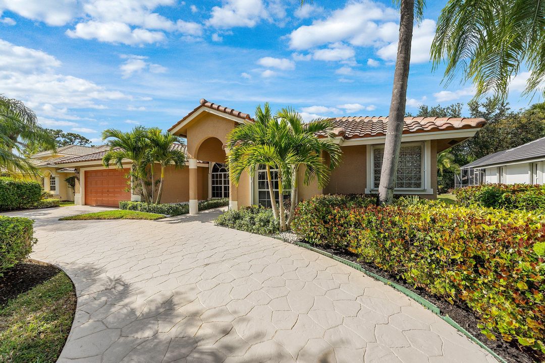 En Venta: $685,000 (5 camas, 3 baños, 2429 Pies cuadrados)