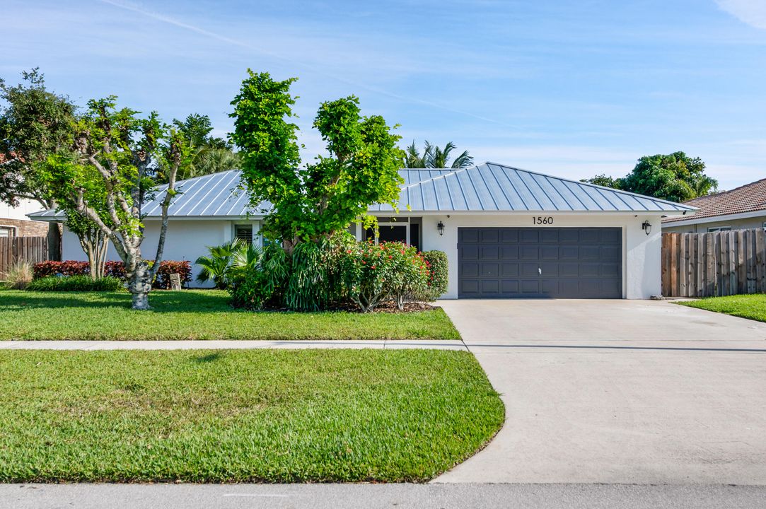 For Sale: $1,299,000 (4 beds, 2 baths, 2200 Square Feet)