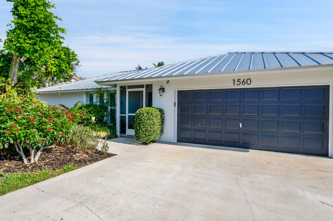 For Sale: $1,299,000 (4 beds, 2 baths, 2200 Square Feet)