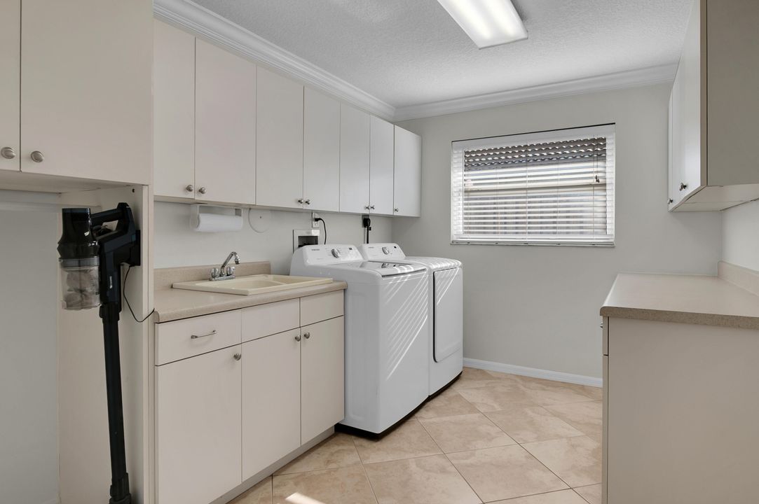 For Sale: $1,299,000 (4 beds, 2 baths, 2200 Square Feet)