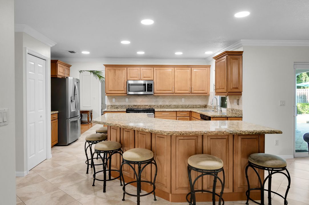 For Sale: $1,299,000 (4 beds, 2 baths, 2200 Square Feet)