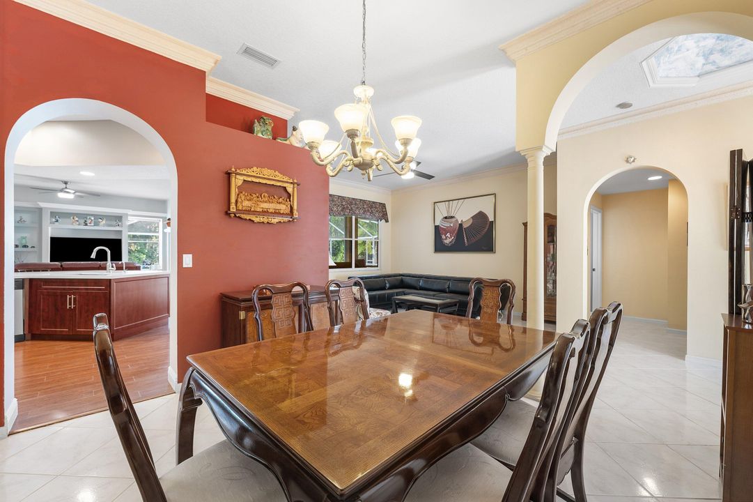 En Venta: $685,000 (5 camas, 3 baños, 2429 Pies cuadrados)