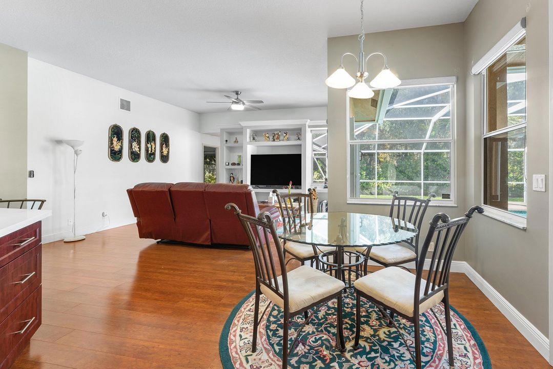 En Venta: $685,000 (5 camas, 3 baños, 2429 Pies cuadrados)