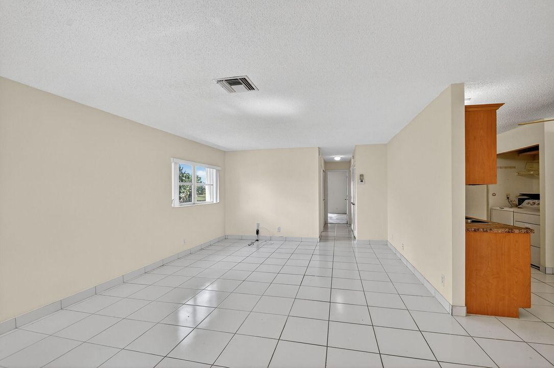 待售: $259,900 (2 贝兹, 2 浴室, 1250 平方英尺)