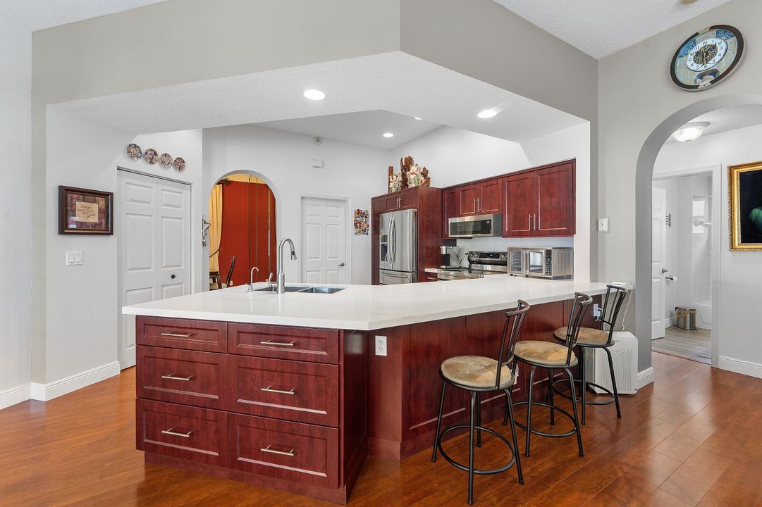 En Venta: $685,000 (5 camas, 3 baños, 2429 Pies cuadrados)