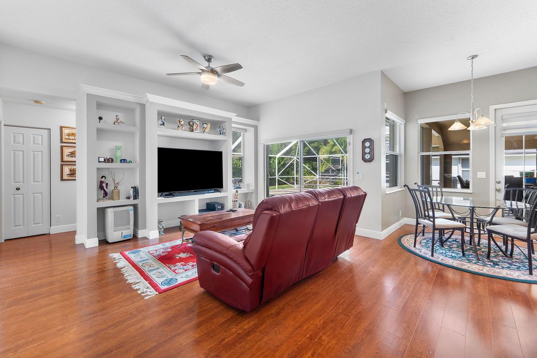 En Venta: $685,000 (5 camas, 3 baños, 2429 Pies cuadrados)