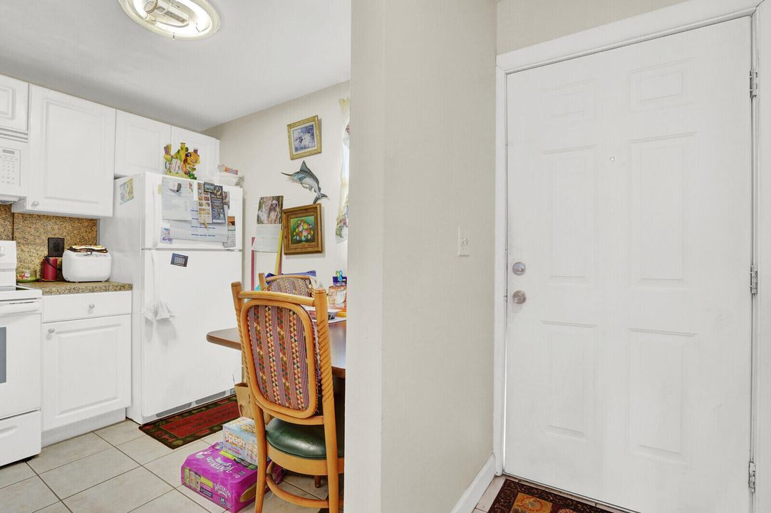 For Sale: $129,000 (2 beds, 1 baths, 847 Square Feet)