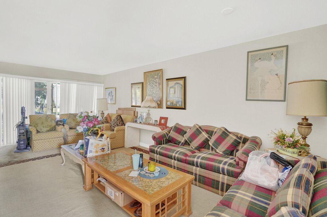 For Sale: $129,000 (2 beds, 1 baths, 847 Square Feet)