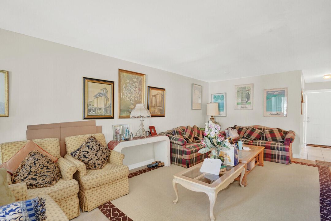 For Sale: $129,000 (2 beds, 1 baths, 847 Square Feet)