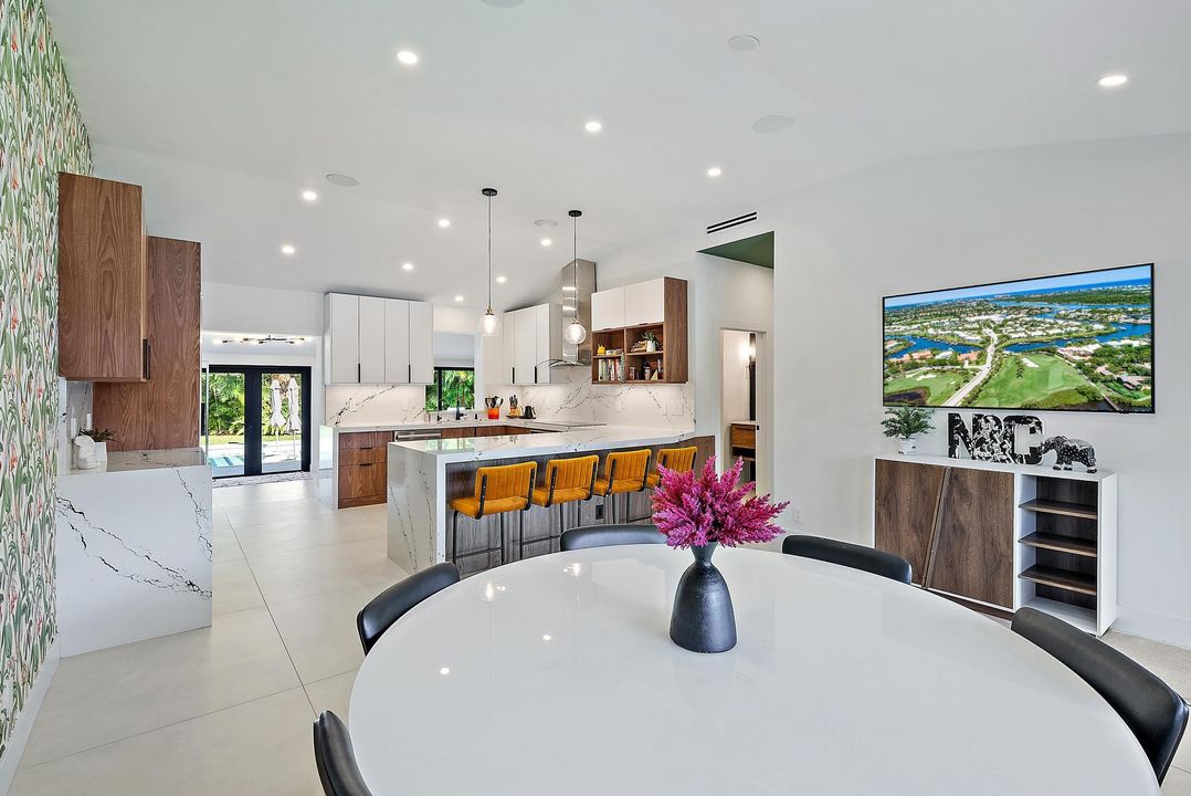 待售: $2,495,000 (4 贝兹, 2 浴室, 1906 平方英尺)