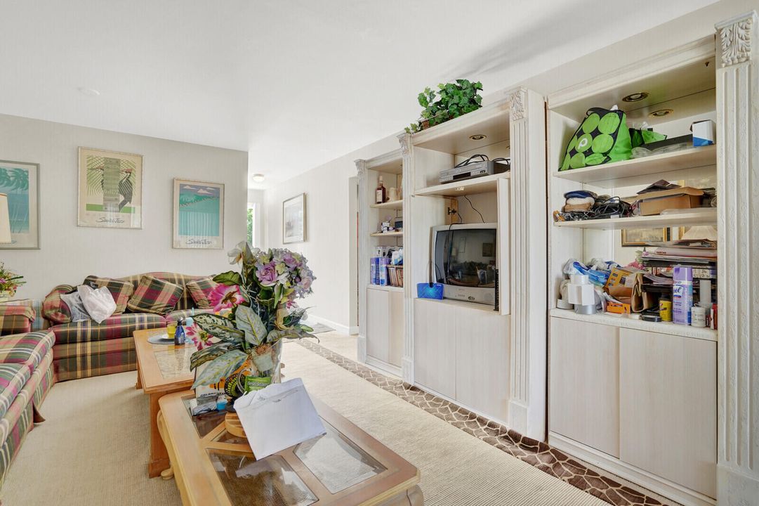 For Sale: $129,000 (2 beds, 1 baths, 847 Square Feet)